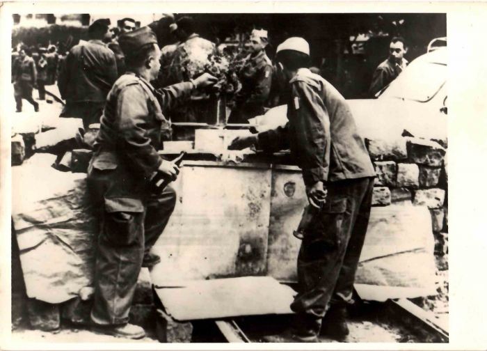 The inside the barricade, Algeria