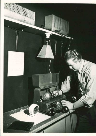 Modern Newspaper - American Vintage Photograph 