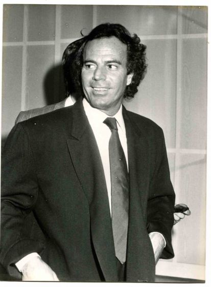 Julio Iglesias - Photograph 