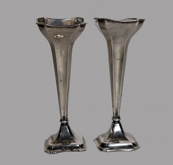 English Silversmith - Silver vases - Decorative Objects