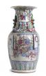 Balustrade Porcelain Vase – Qing Dynasty China - Decorative Objects 