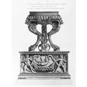 Altare antico di marmo ritrovato fra le macerie della Villa Adriana 