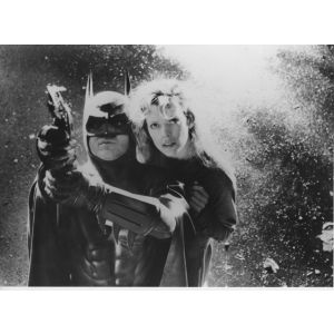 Michael Keaton and Kim Basinger on the set of 