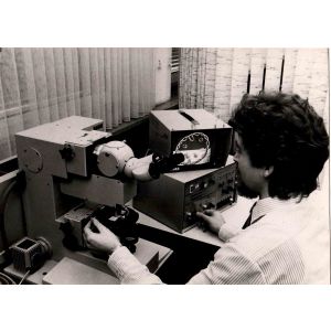 Scanning Microscope with Laser Rays