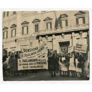 The Protest- Historical Photographs about the Feminist Movement 
