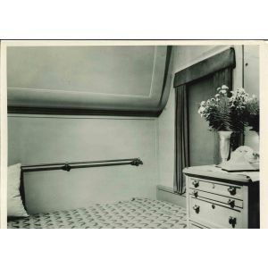 White House on wheels - American Vintage Photograph