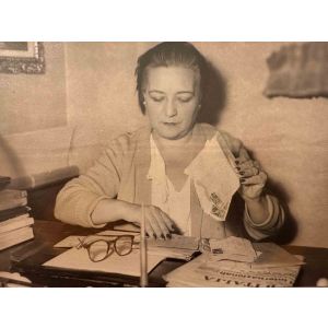 Women Working -Women's Rights  Photos 