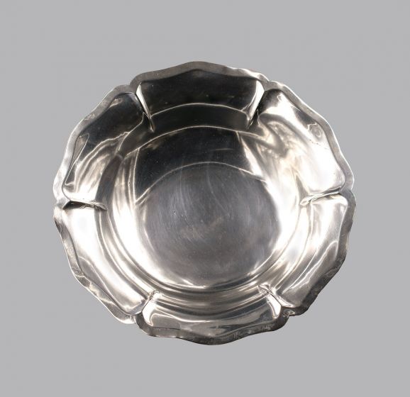 Flower centrepiece  by Anonymous - Decorative Objects