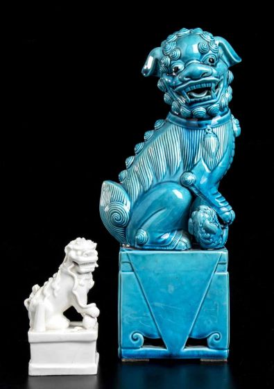 Set of Two Glazed Porcelain Buddhist Lions - Design